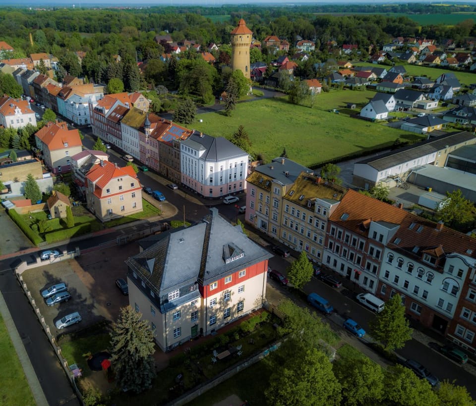 Property building, Day, Neighbourhood, Natural landscape, Bird's eye view, City view, Street view, Location