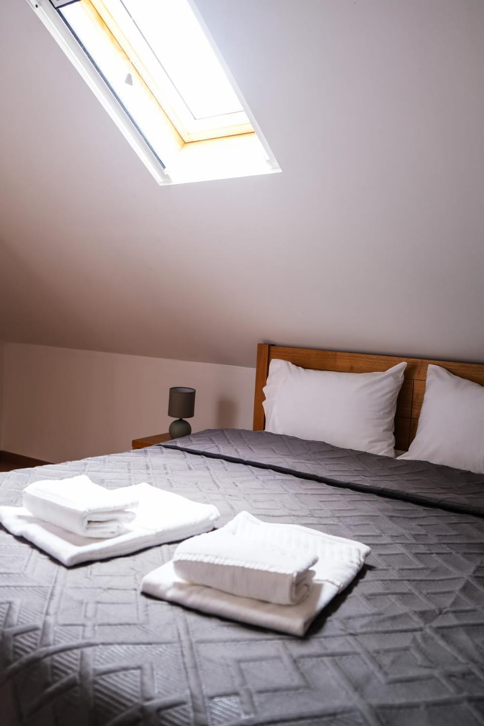 Bed, Photo of the whole room, Bedroom, towels