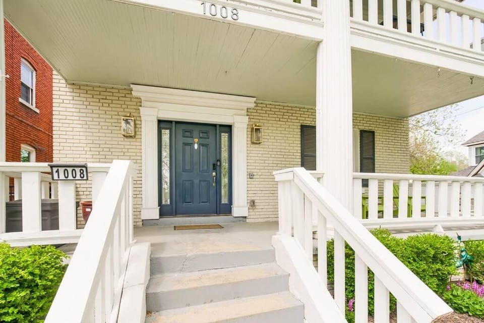 Property building, Facade/entrance, Balcony/Terrace