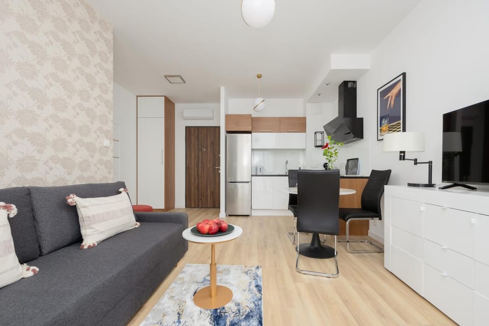 TV and multimedia, Kitchen or kitchenette, Living room, Seating area, Dining area