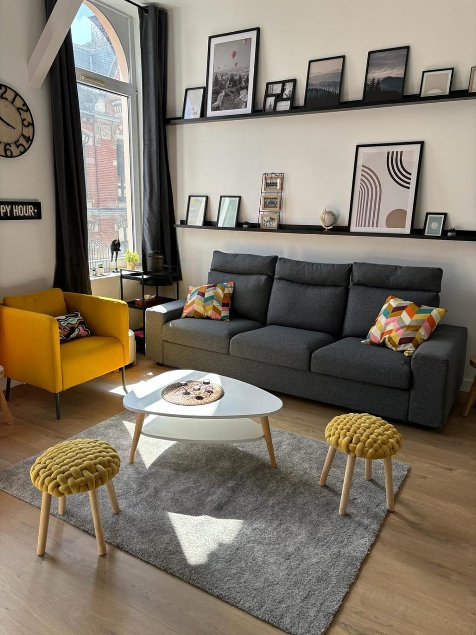 Living room, Seating area