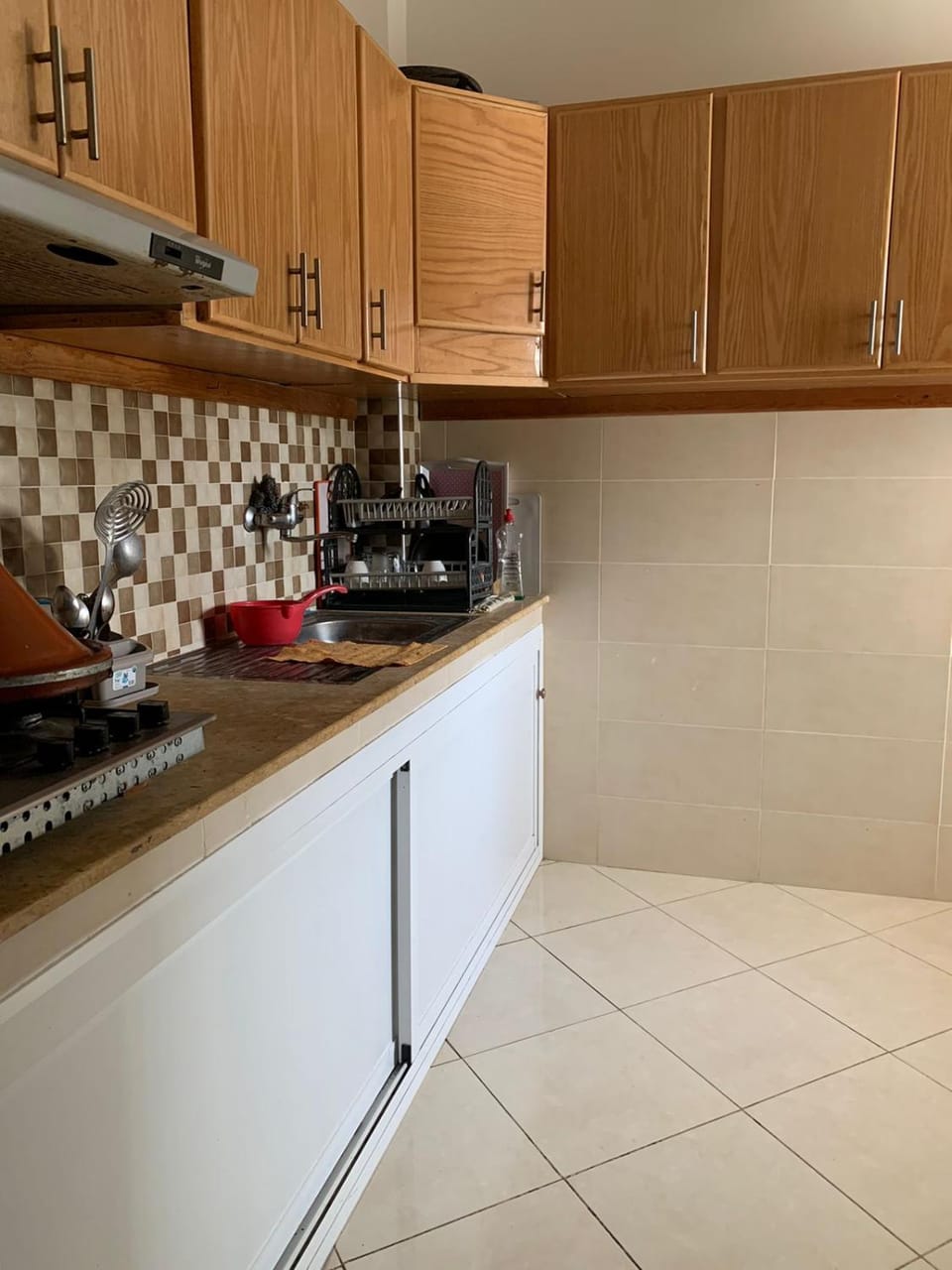 Kitchen or kitchenette, minibar