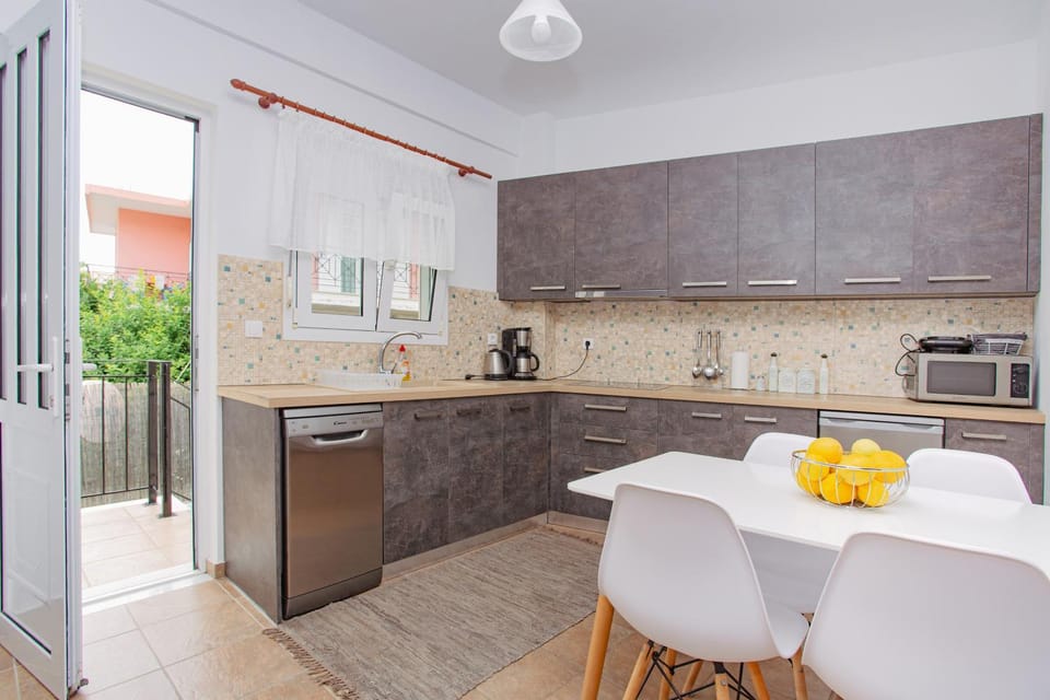 LUCY APARTAMENT Apartment in Peloponnese, Western Greece and the Ionian
