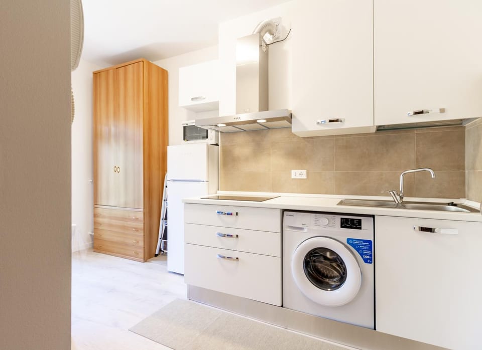 Kitchen or kitchenette, stove, washing machine