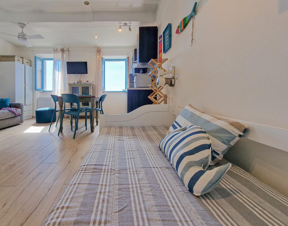 Loft Azzurro Old City Center Apartment in Tuscany