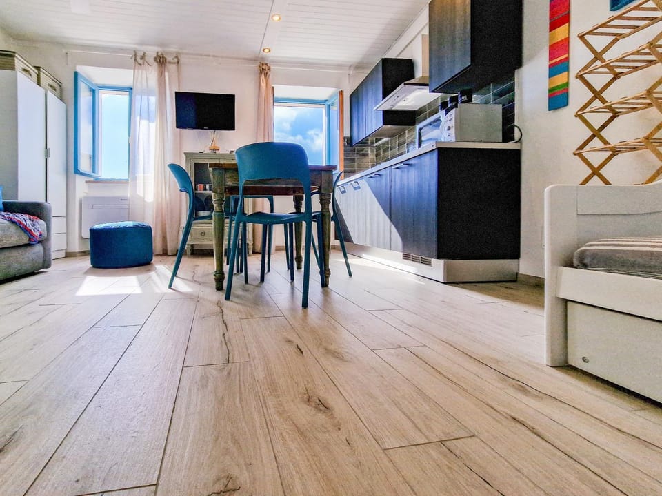Loft Azzurro Old City Center Apartment in Tuscany