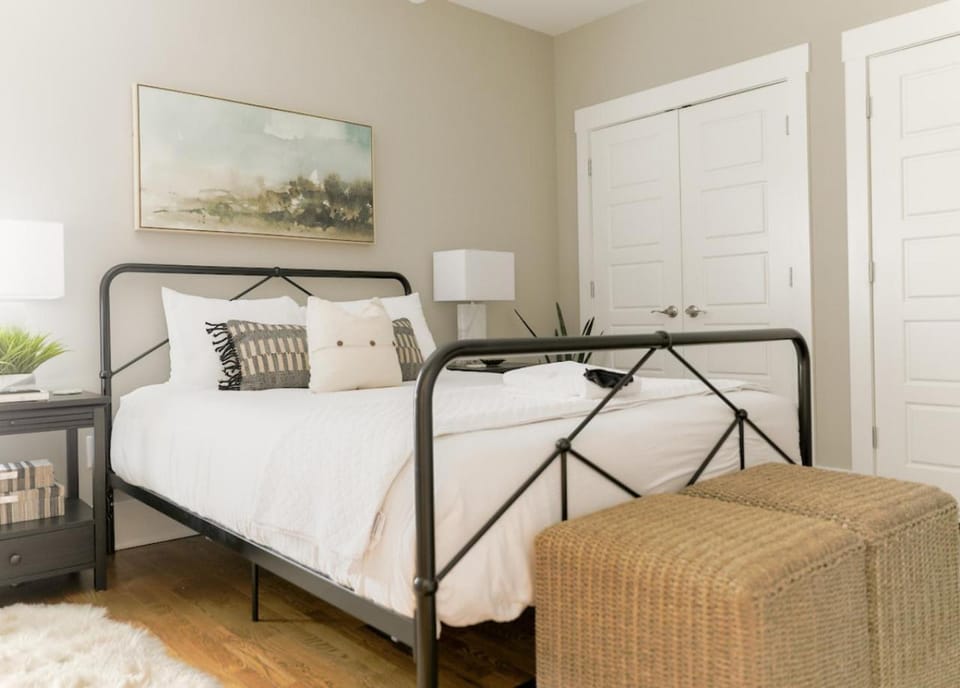 2-Bedroom Penthouse with Rooftop & Free Parking House in East Nashville