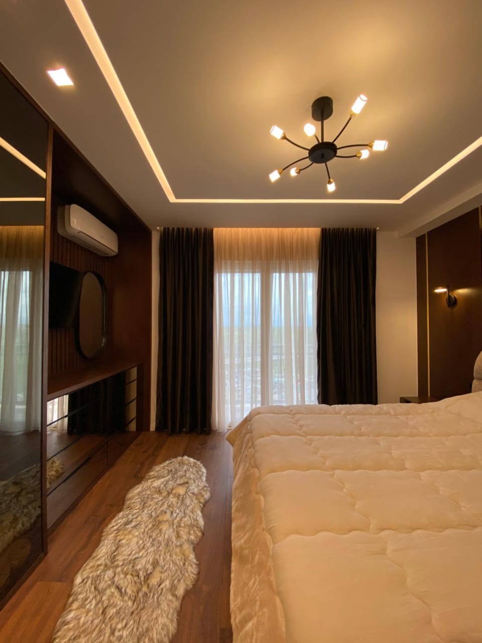 Bed, TV and multimedia, Living room, Photo of the whole room, Bedroom