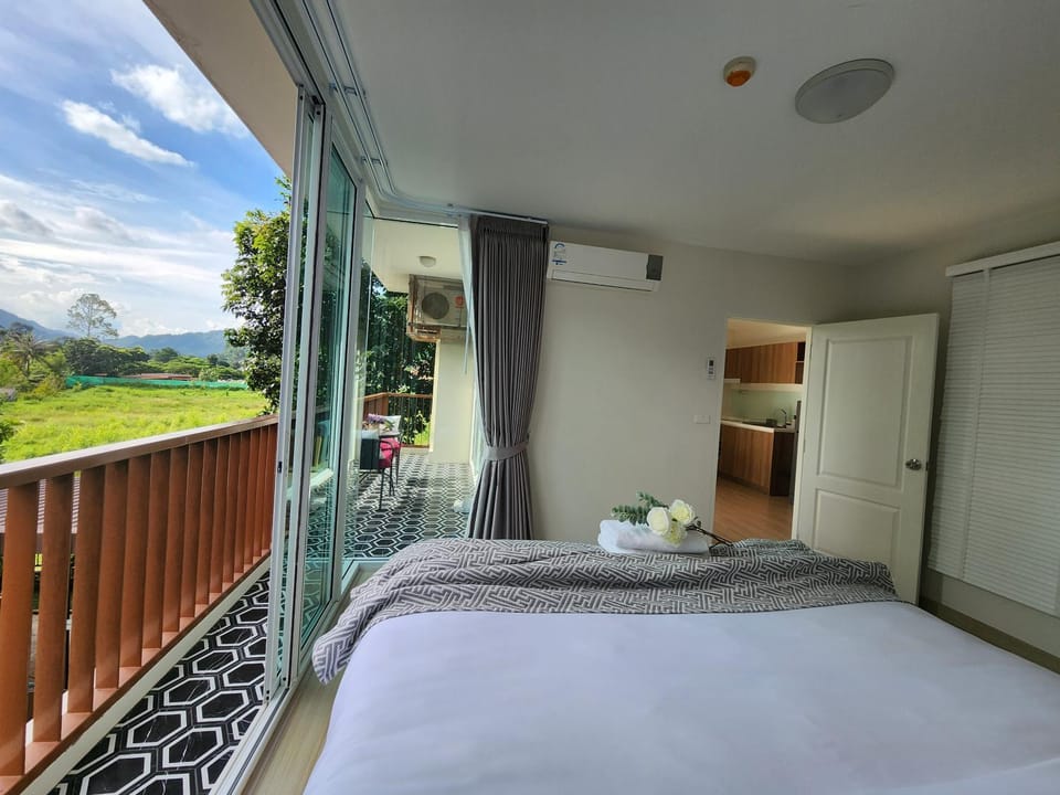 Bed, View (from property/room), Balcony/Terrace, Bedroom, Mountain view