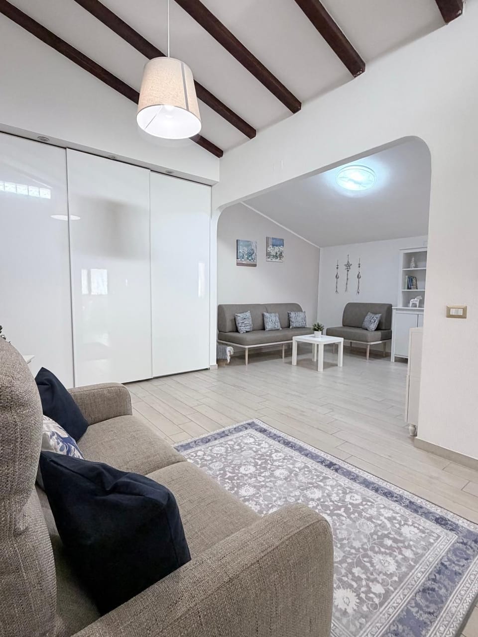 Living room, Seating area