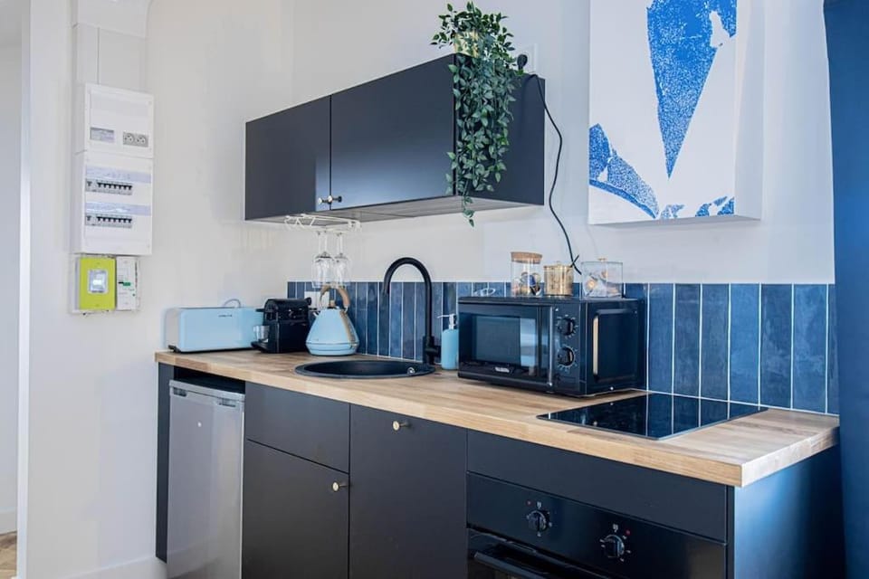 Suite Saphir - Jacuzzi & Sauna Apartment in Saint-Étienne