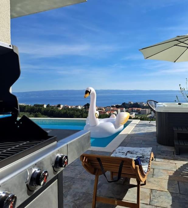 Patio, Day, Natural landscape, View (from property/room), Balcony/Terrace, Pool view, Sea view, Swimming pool, sunbed