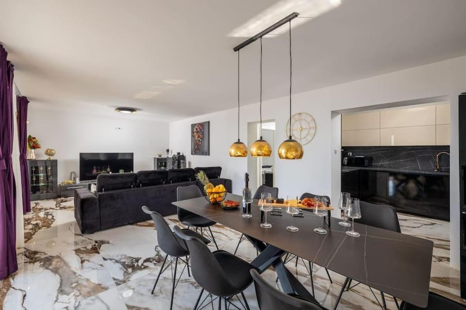 Living room, Dining area
