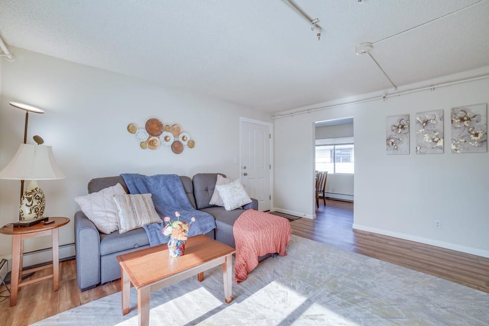 Anchorage Retreat, Walk to Dining & Entertainment Apartment in Anchorage