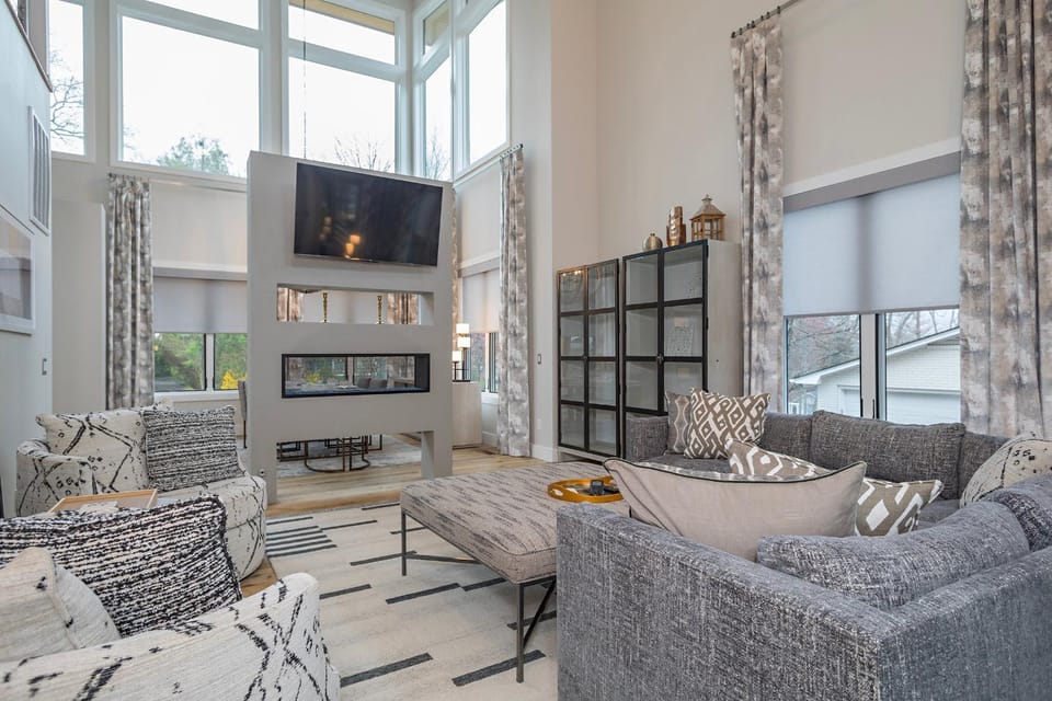 Skyview Oasis Modern Build 1 Mile from Downtown Black Mtn! House in Black Mountain