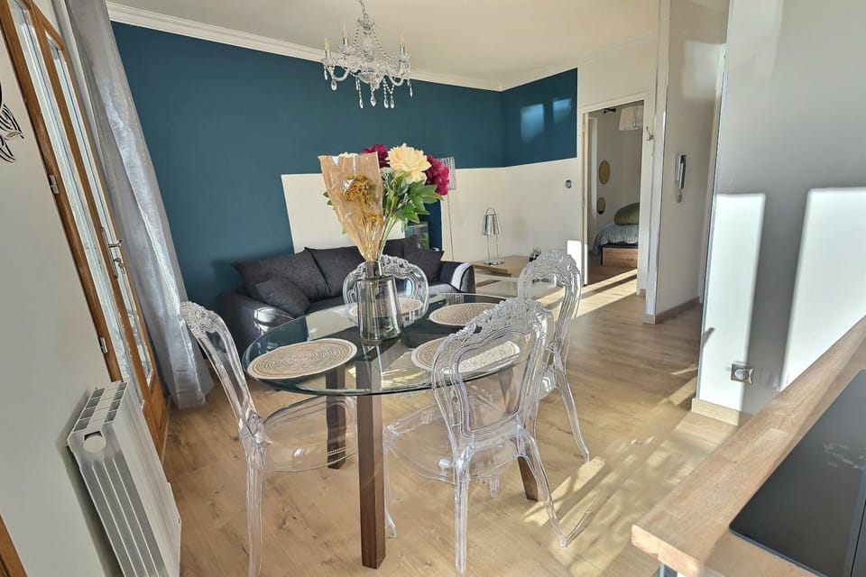 Seating area, Dining area