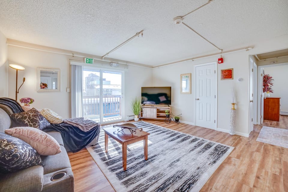 Quiet Anchorage Retreat, 4 Mi to Earthquake Park Apartment in Anchorage