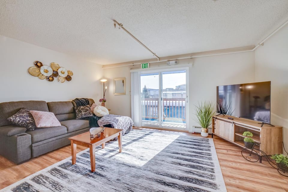 Quiet Anchorage Retreat, 4 Mi to Earthquake Park Apartment in Anchorage