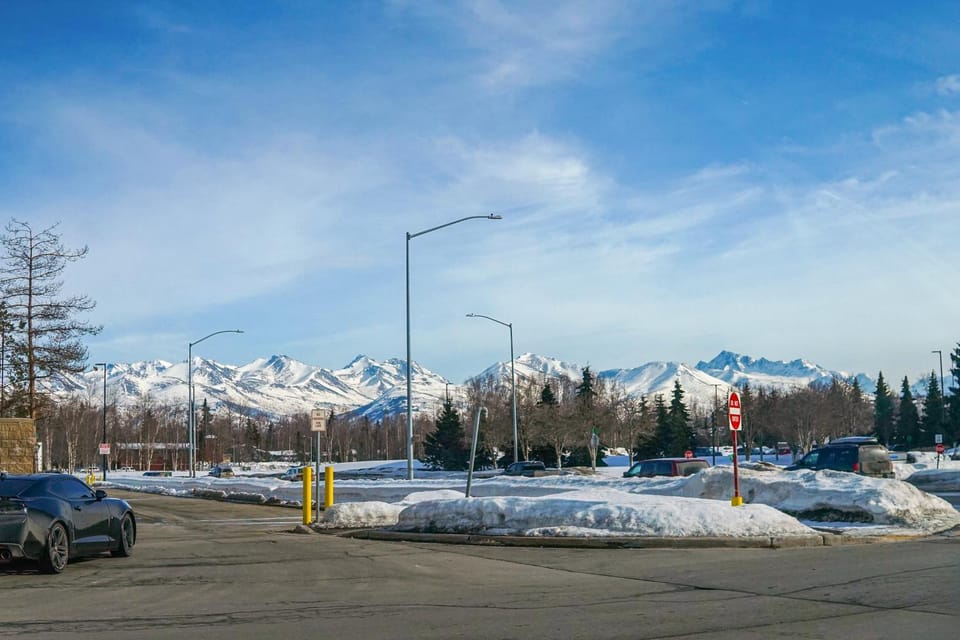 Quiet Anchorage Retreat, 4 Mi to Earthquake Park Apartment in Anchorage