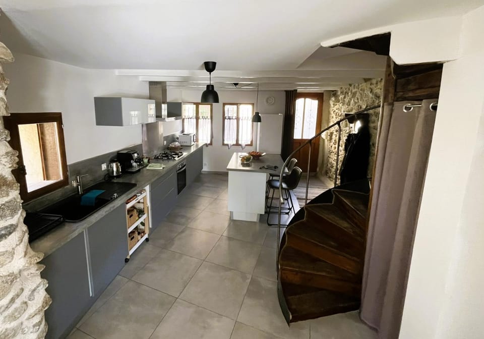 Kitchen or kitchenette, minibar, pet friendly, stove