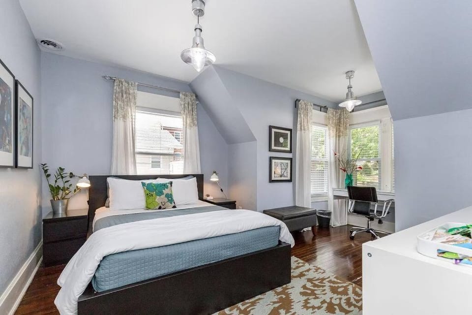 Grand Mansion: 6BR, 5.5BA Near Top KC Attractions House in South Hyde Park