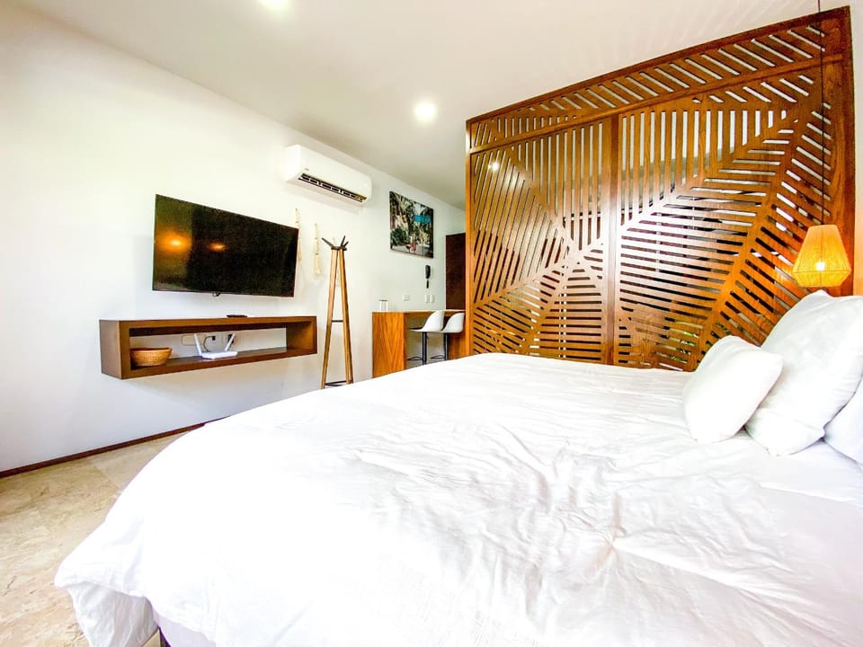Bed, TV and multimedia, Bedroom, air conditioner