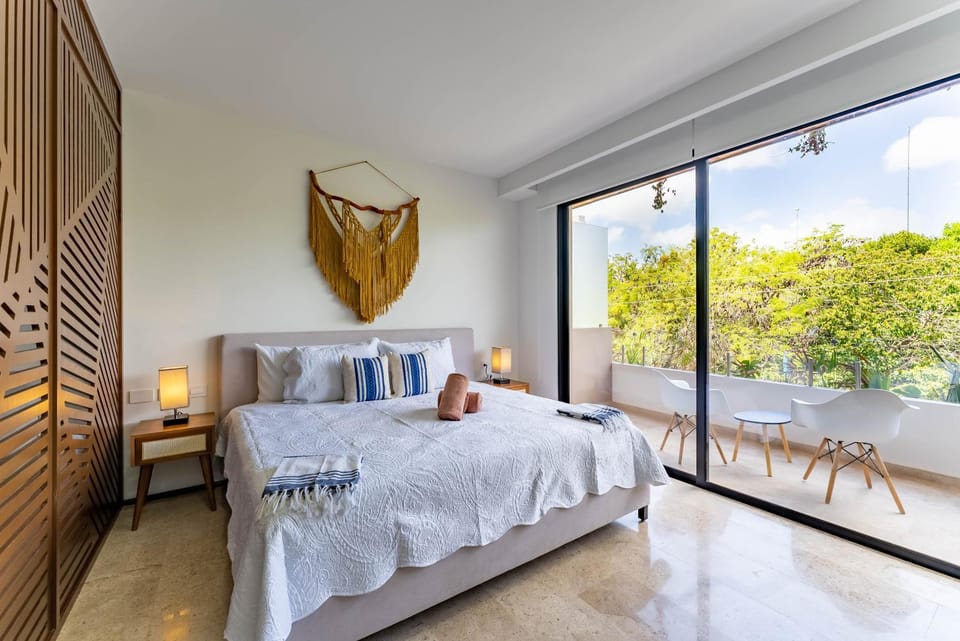 View (from property/room), Balcony/Terrace, Bedroom