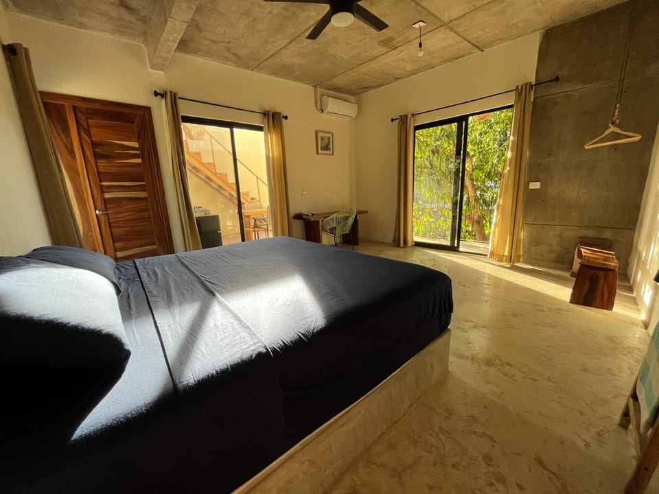 Bed, Photo of the whole room, Bedroom, air conditioner