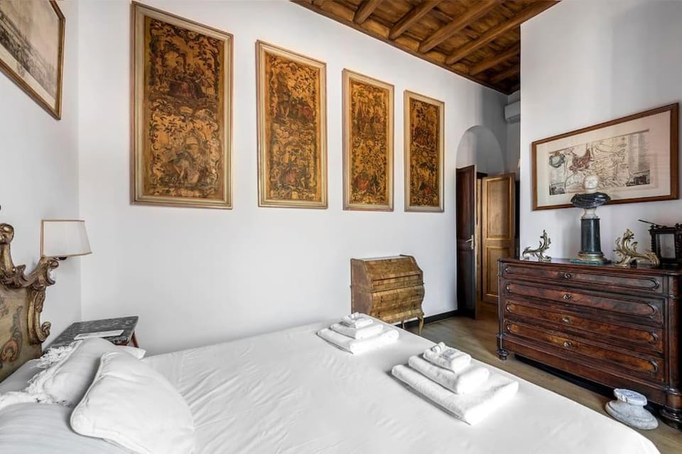 Piazza Navona historical palace Apartment in Rome