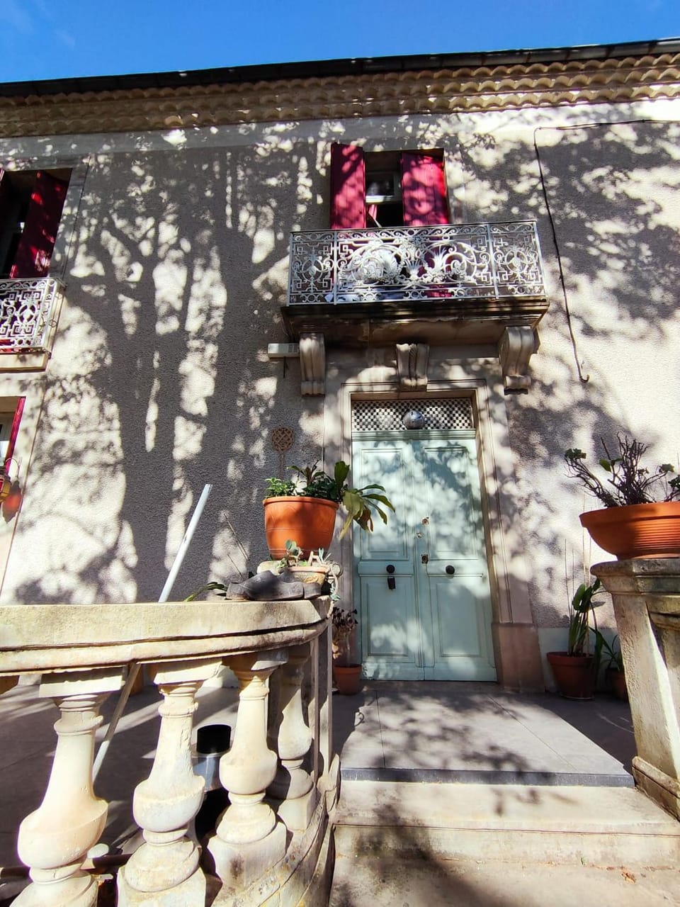 Property building, Facade/entrance, Day, Balcony/Terrace