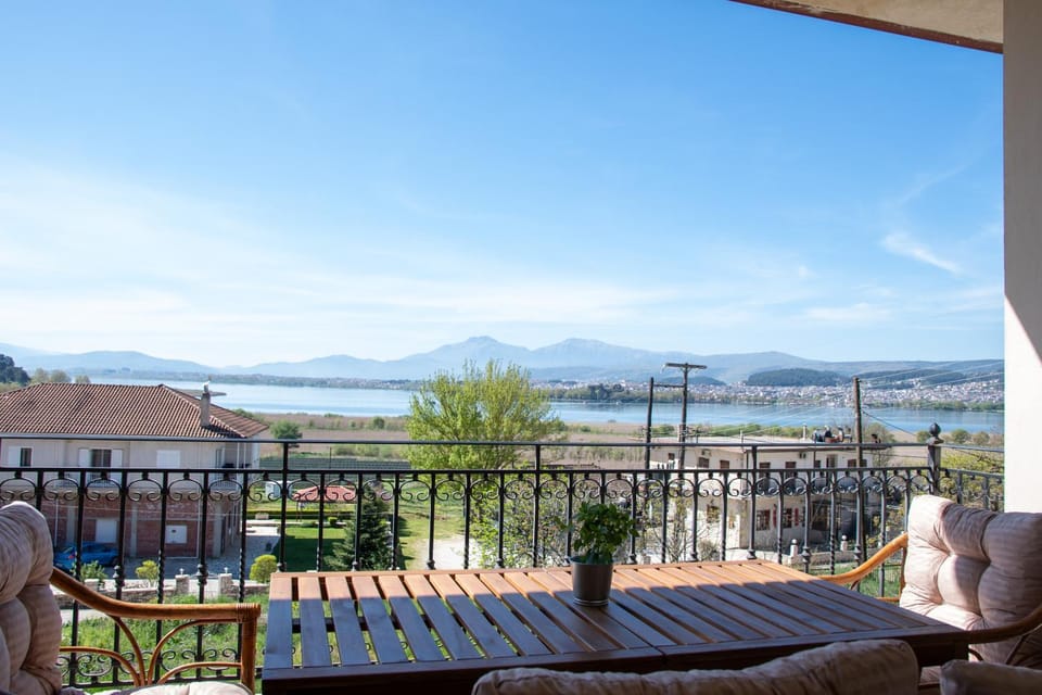 View (from property/room), Balcony/Terrace, Lake view