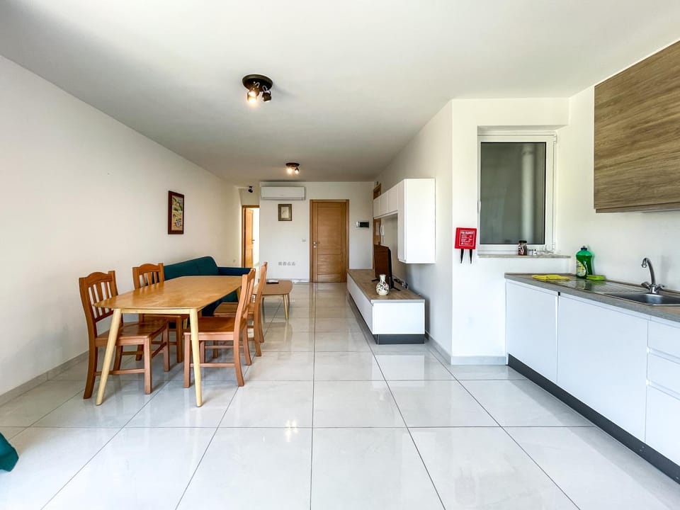 Kitchen or kitchenette, Living room, Seating area, Dining area, oven, stove