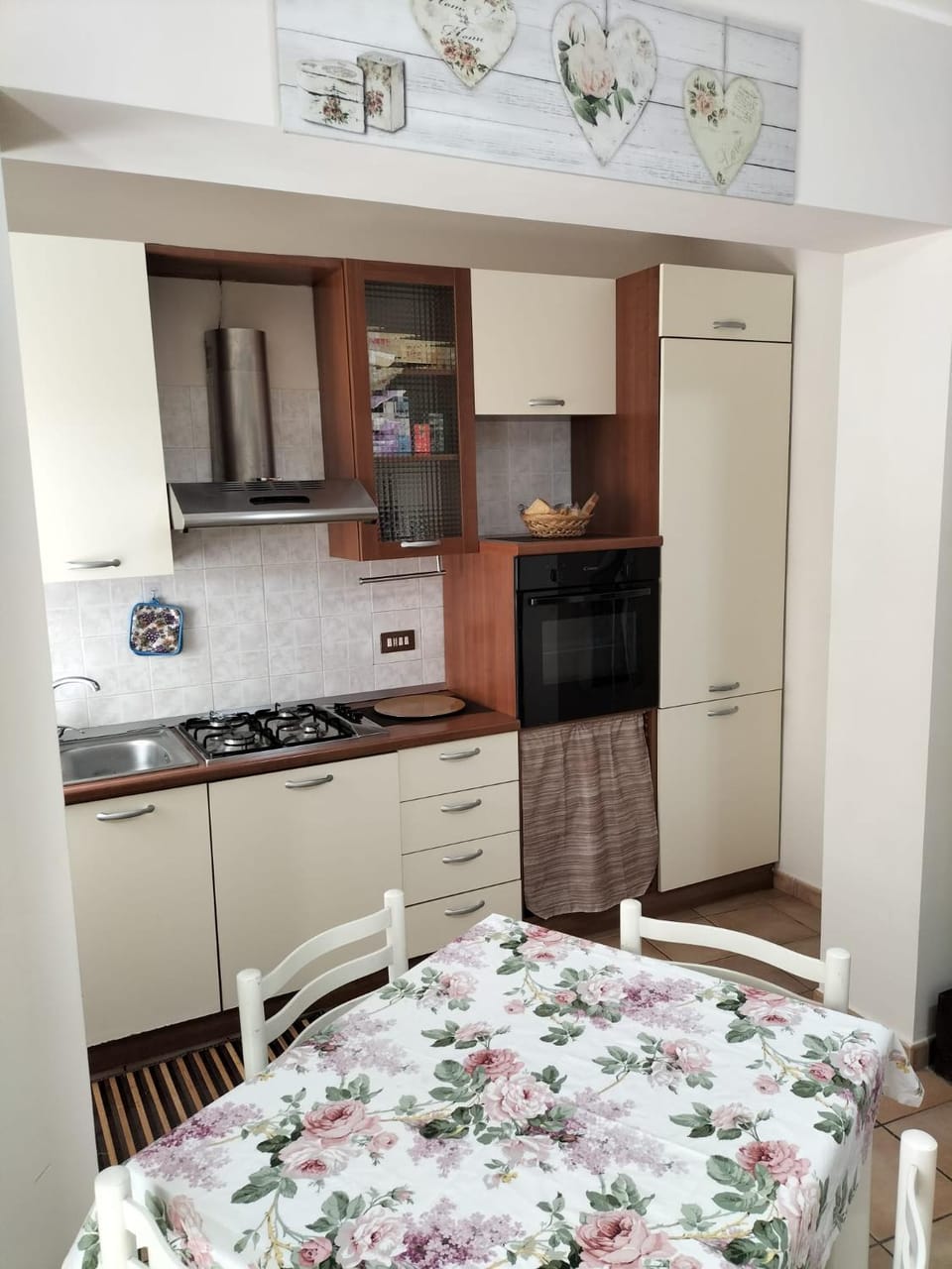 Kitchen or kitchenette, oven, pet friendly, stove