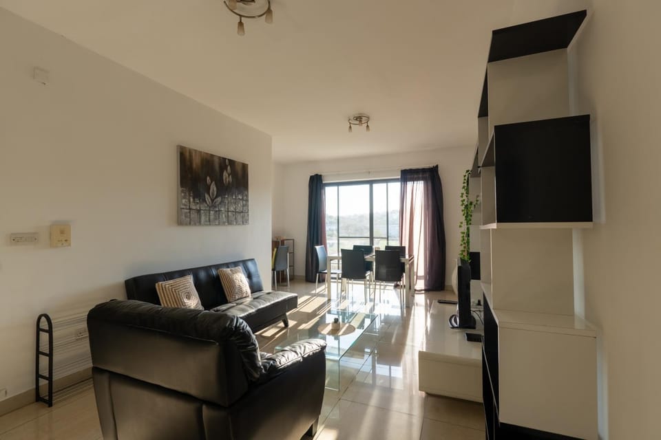 Spacious Ensuite Bedroom - Shared Flat- Gzira Vacation rental in Malta