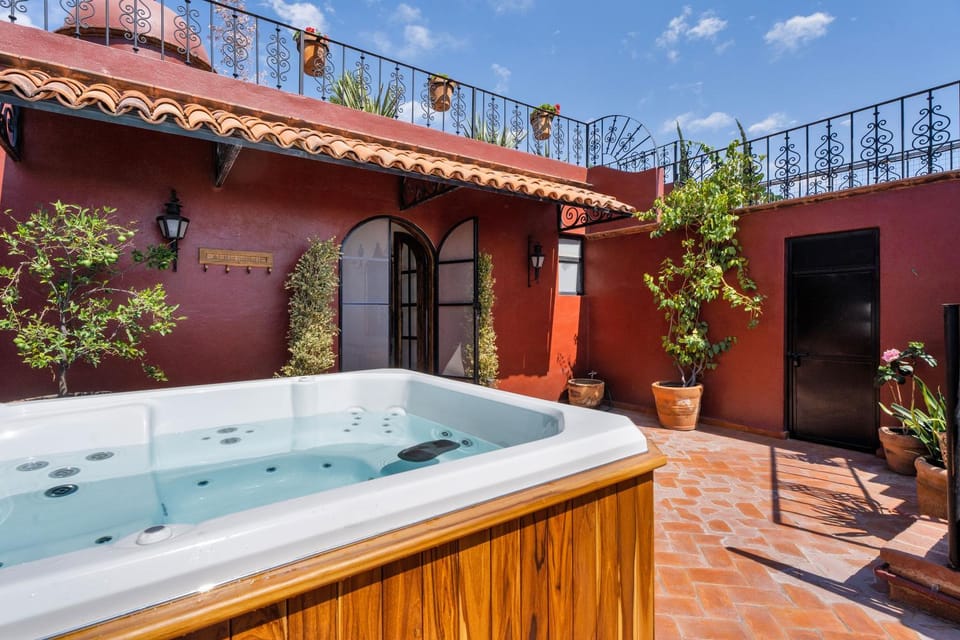 Hot Tub, Hot Tub, Inner courtyard view