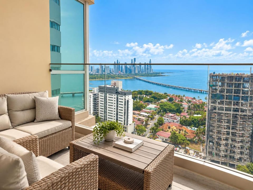 Property building, Day, Natural landscape, View (from property/room), Balcony/Terrace, City view, Sea view