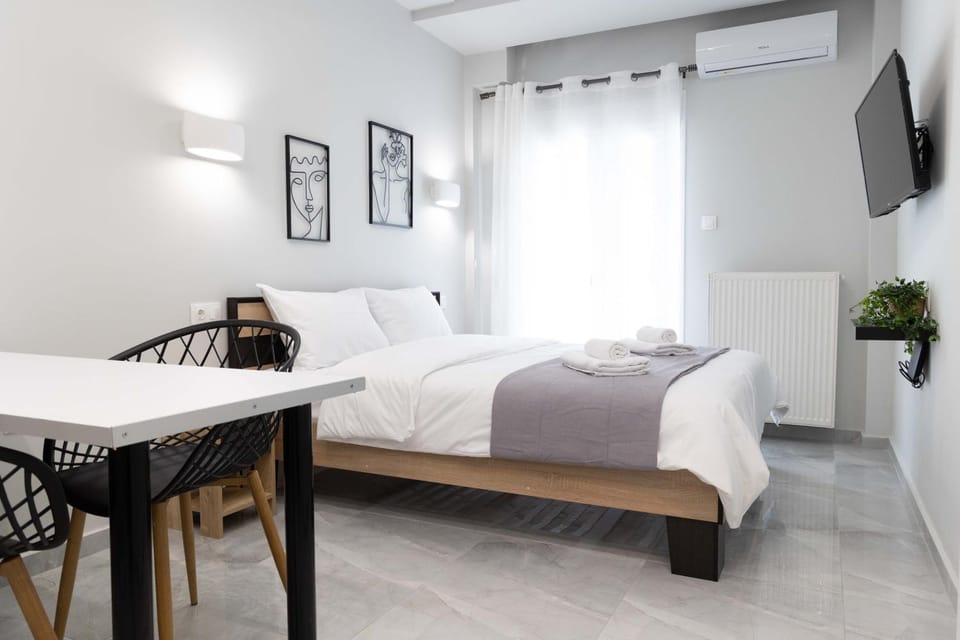 Bed, TV and multimedia, Photo of the whole room, Bedroom, hair dresser