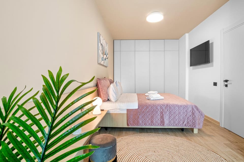 Bedroom, wardrobe