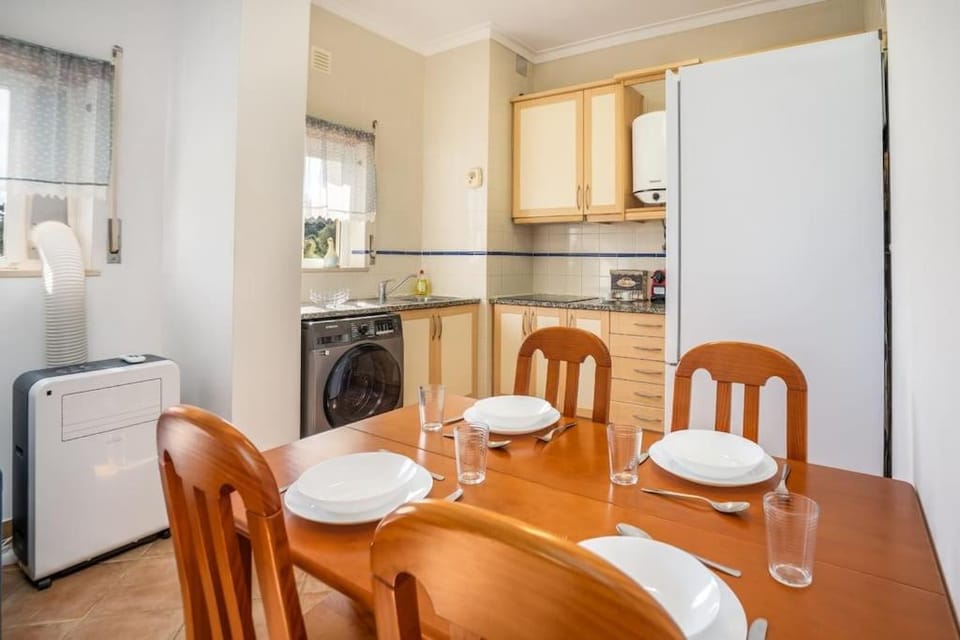 Kitchen or kitchenette, Dining area, minibar, pet friendly, stove, washing machine, dryer