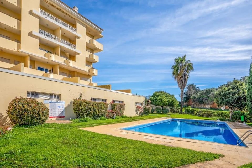 Property building, Swimming pool, sunbed