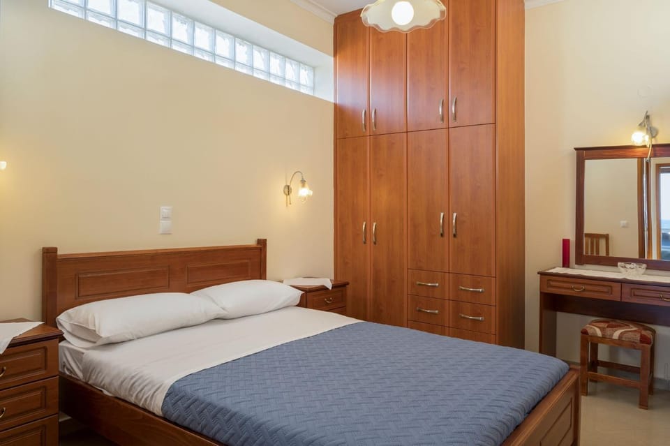 Bed, Photo of the whole room, Bedroom, wardrobe