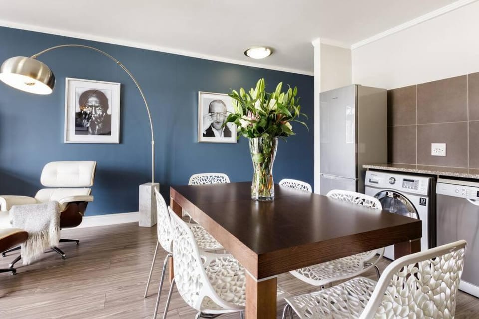 Stylish Apartment with Mountain View in Trendy De Waterkant Apartment in Cape Town