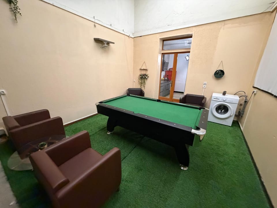 Billiard, Living room