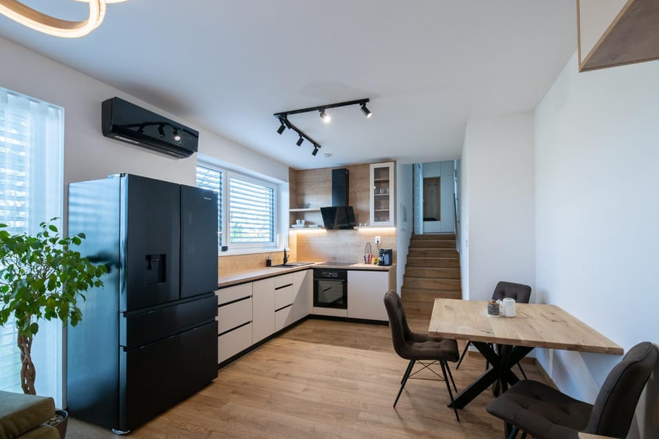 Kitchen or kitchenette, Seating area, Dining area, hair dresser, minibar, air conditioner