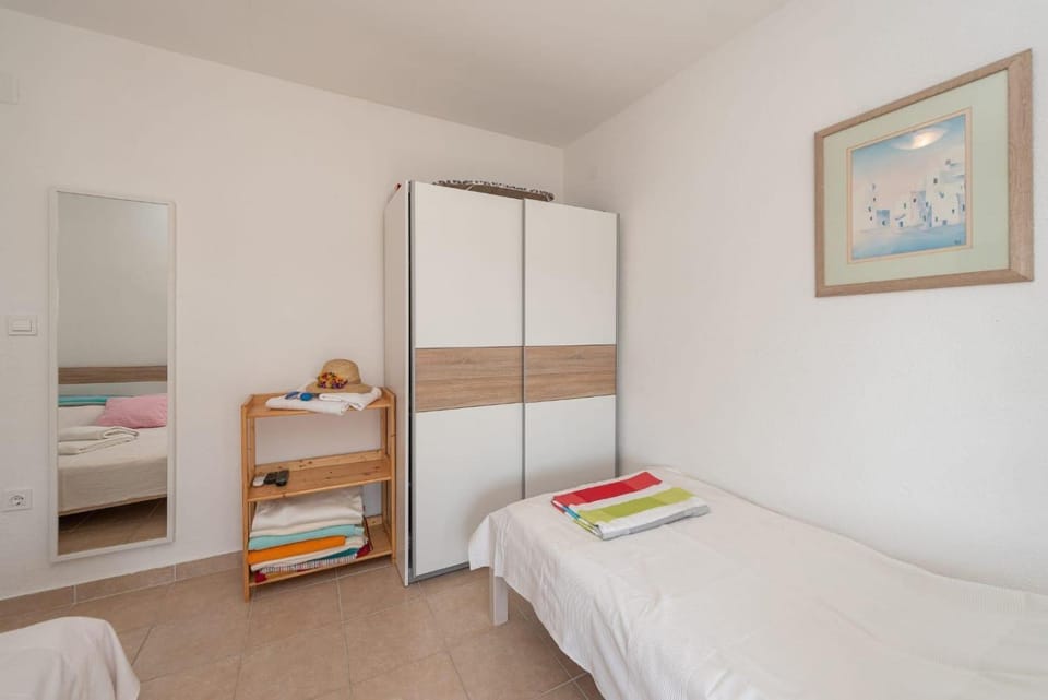 Bed, Photo of the whole room, Bedroom, towels, wardrobe