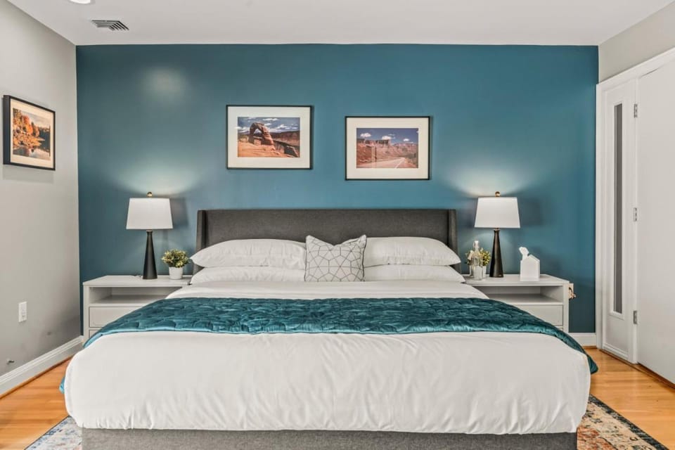 5 bdrm - Heated Indoor Pool - Roof Top Deck House in Penns Landing