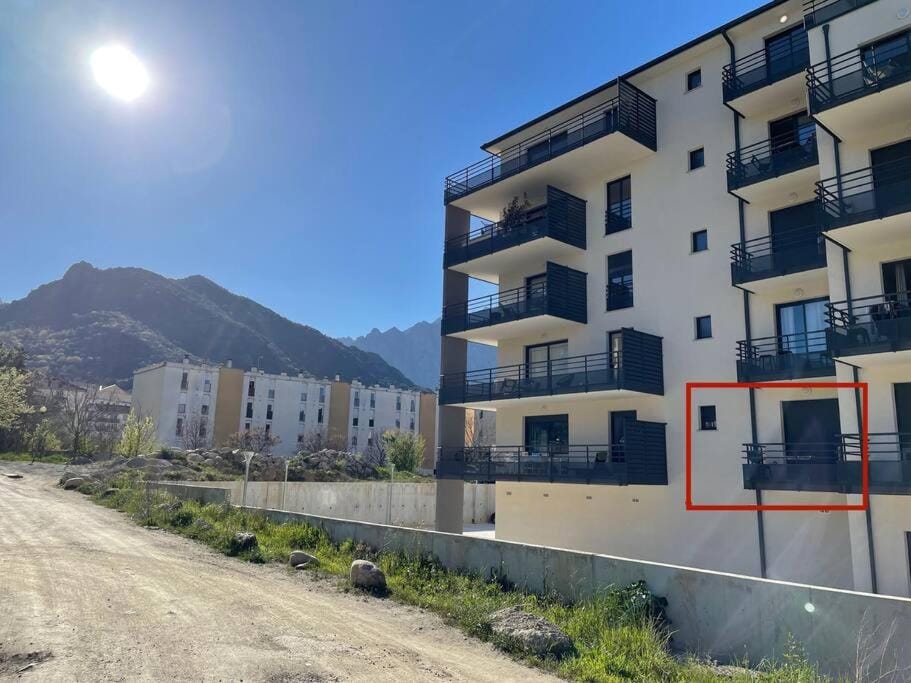 Superbe appartement neuf avec parking sur place Apartment in Corsica