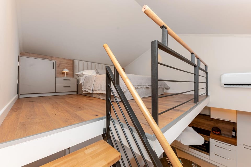 Bedroom, air conditioner