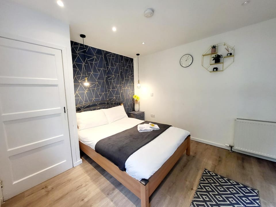 Bed, Photo of the whole room, Bedroom, wardrobe