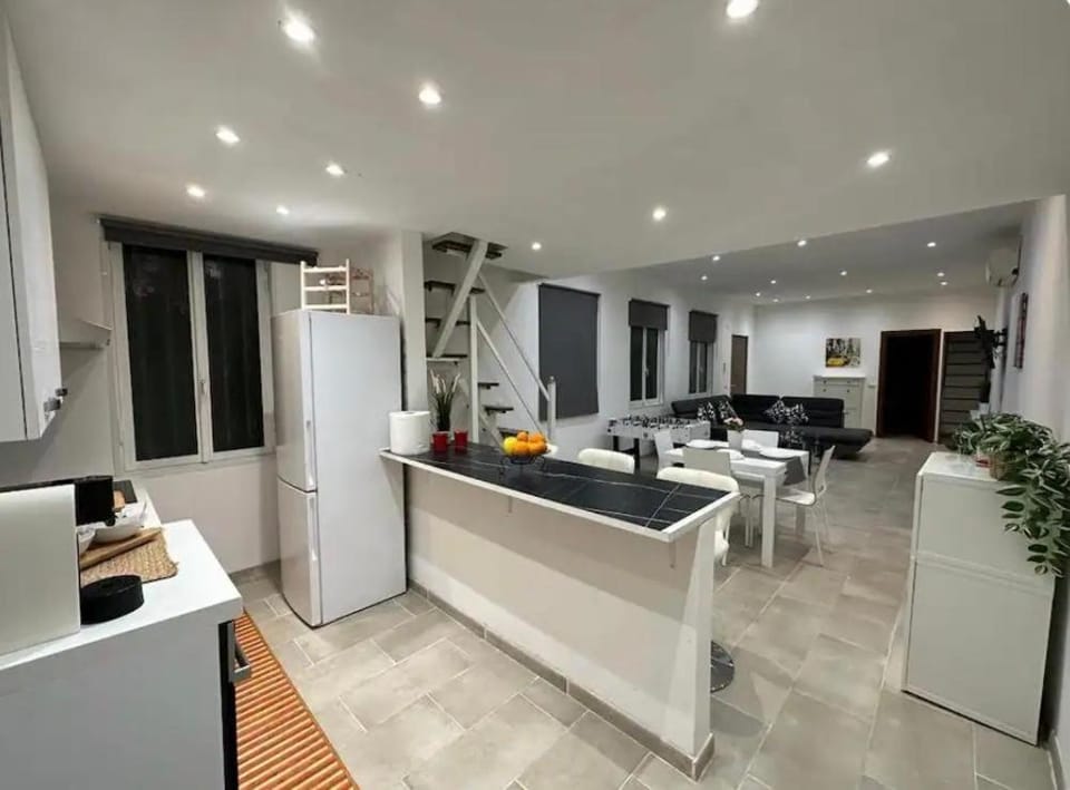 Kitchen or kitchenette, Living room